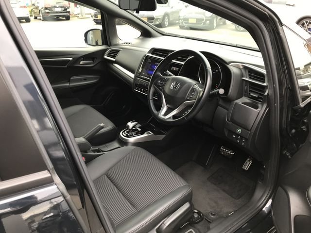Honda FIT HYBRID 2018-11 11193-1