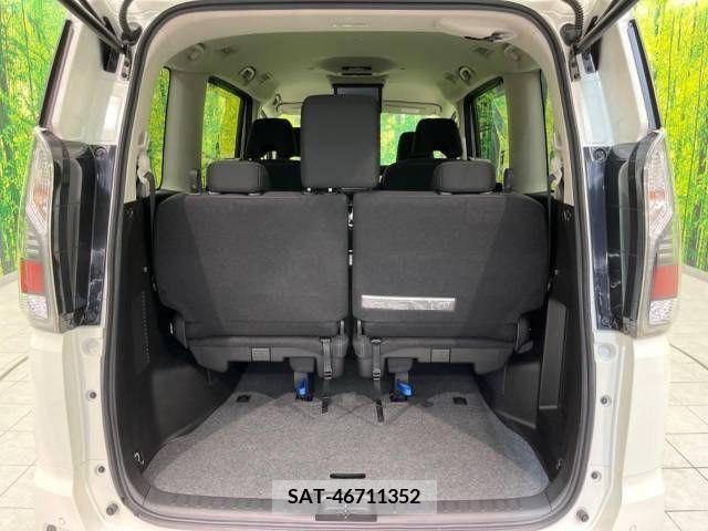 Nissan SERENA 2018-08 324972-11