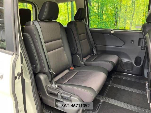 Nissan SERENA 2018-08 324972-9