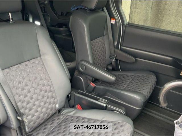 Toyota VOXY 2022-05 332866-9