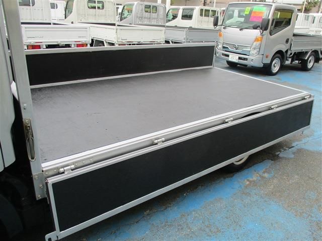 Nissan ATLAS 2014-03 900-26