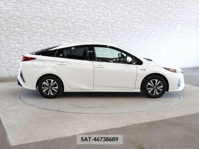 Toyota PRIUS PHV 2018-04 215990-11
