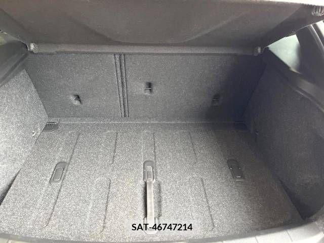 Volvo V40 2018-10 382130-13