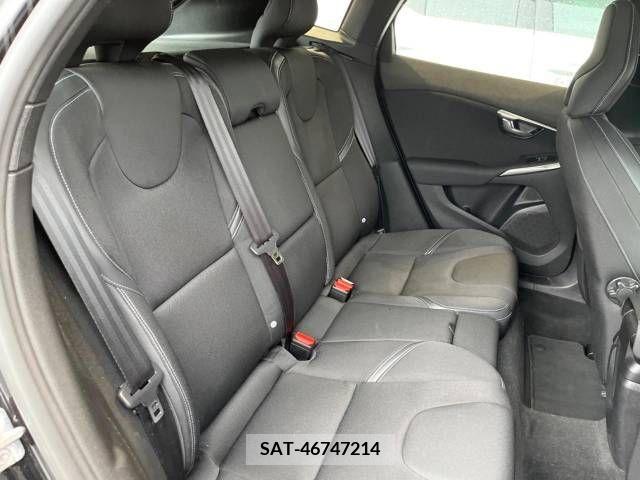 Volvo V40 2018-10 382130-12