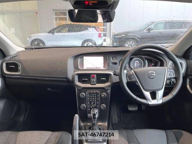 Volvo V40 2018-10 382130-1