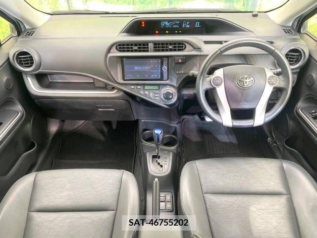 Toyota AQUA 2014-03 376428-1