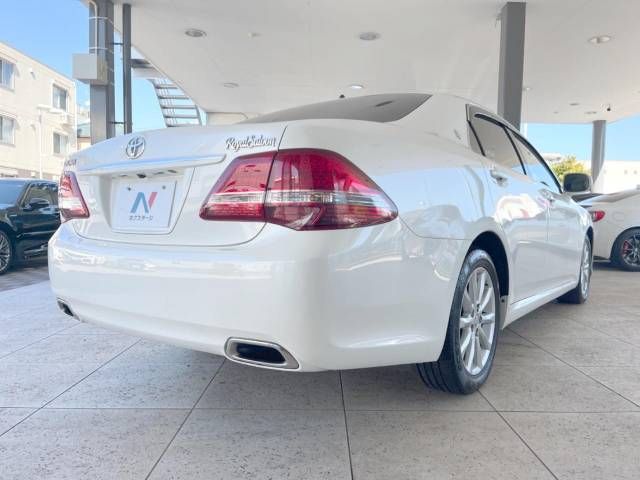 Toyota CROWN SEDAN 2009-12 182697-17