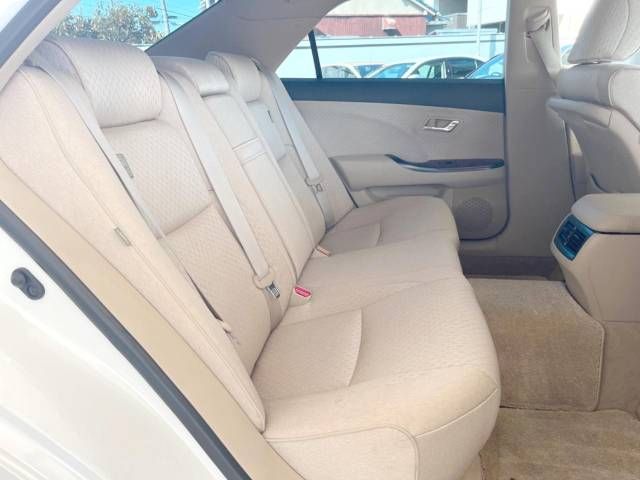 Toyota CROWN SEDAN 2009-12 182697-10