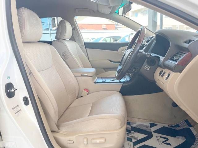 Toyota CROWN SEDAN 2009-12 182697-9