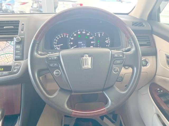 Toyota CROWN SEDAN 2009-12 182697-12