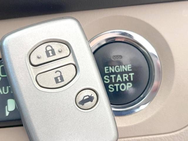 Toyota CROWN SEDAN 2009-12 182697-8