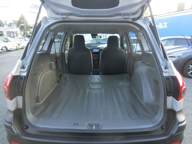 Nissan NV150 AD 2018-09 15185-8
