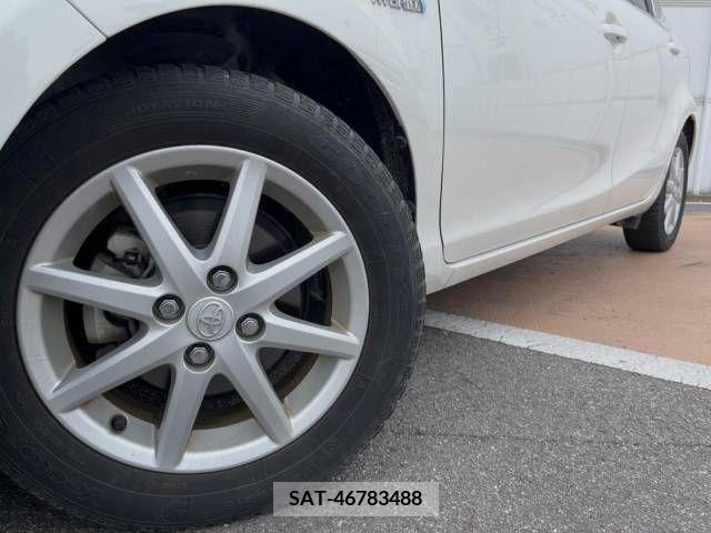 Toyota AQUA 2013-02 386347-12