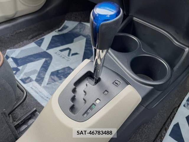 Toyota AQUA 2013-02 386347-19