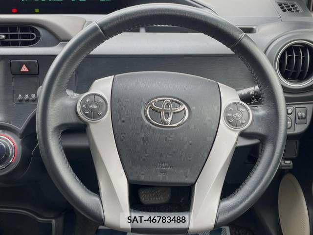 Toyota AQUA 2013-02 386347-10