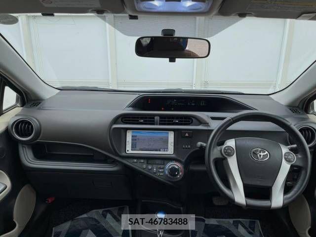 Toyota AQUA 2013-02 386347-1