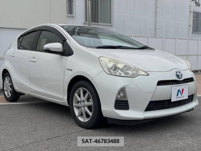 Toyota AQUA 2013-02 386347-15