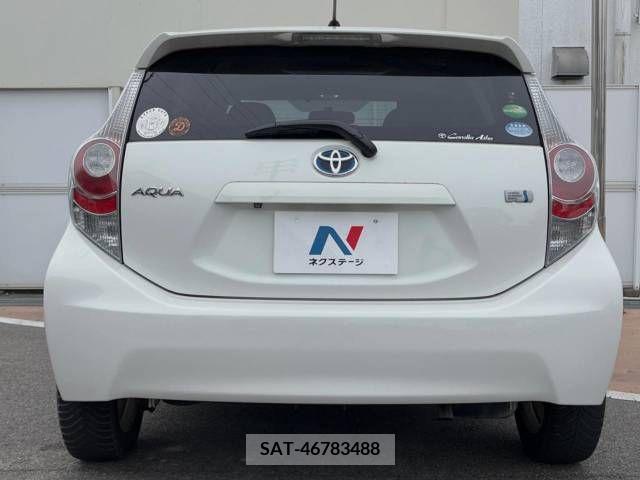 Toyota AQUA 2013-02 386347-14