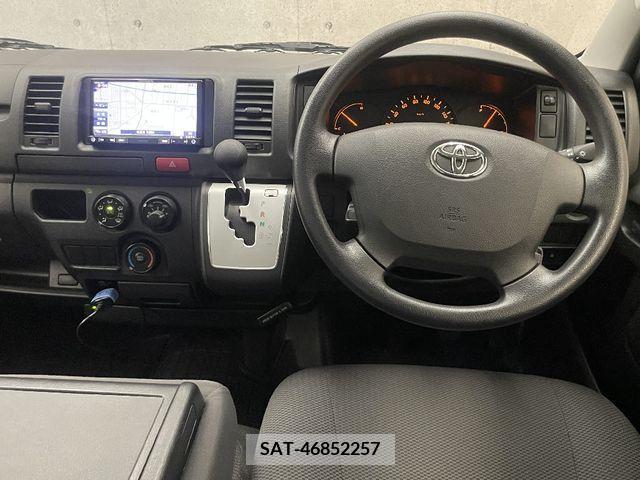 Toyota HIACE VAN 2017-12 330065-1