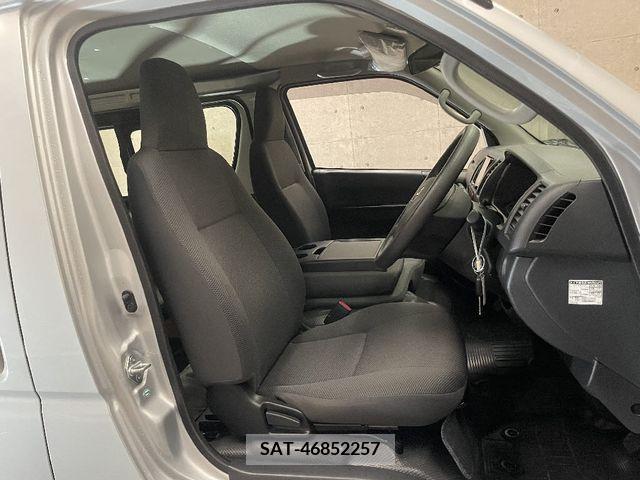 Toyota HIACE VAN 2017-12 330065-9