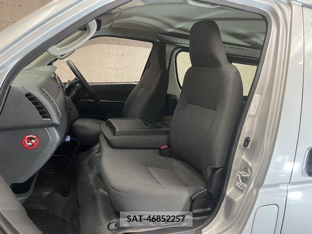 Toyota HIACE VAN 2017-12 330065-8