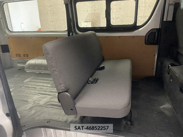 Toyota HIACE VAN 2017-12 330065-10