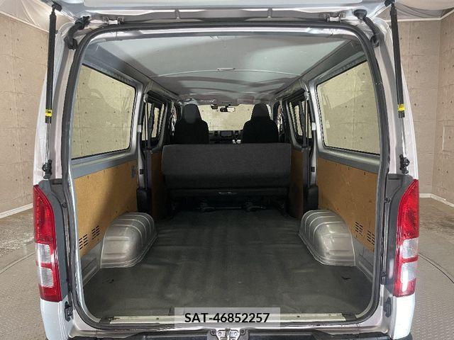Toyota HIACE VAN 2017-12 330065-11