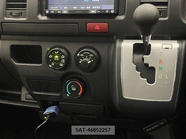 Toyota HIACE VAN 2017-12 330065-19