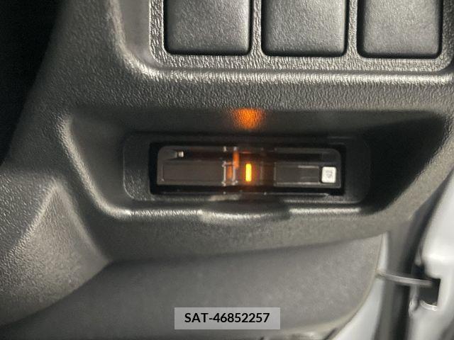 Toyota HIACE VAN 2017-12 330065-18