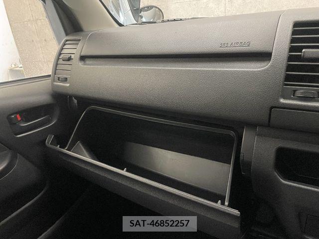 Toyota HIACE VAN 2017-12 330065-24
