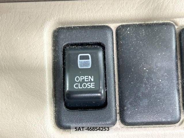 Nissan SERENA 2004-04 377062-4