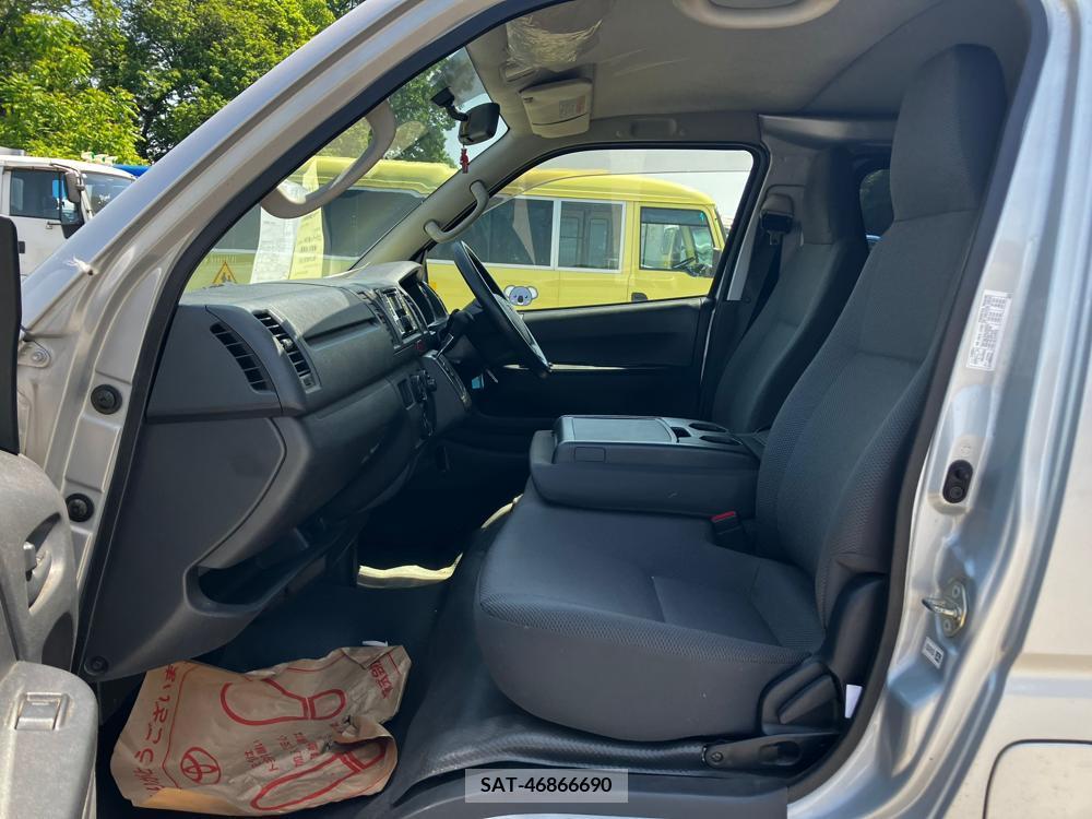 Toyota HIACE VAN 2017-05 258477-9