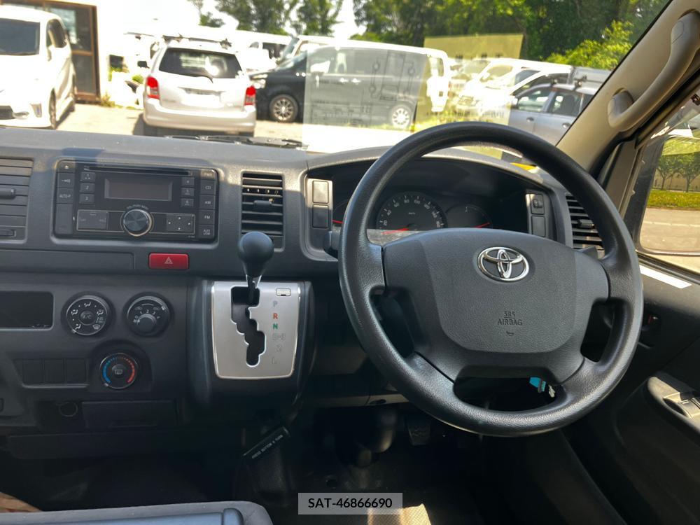 Toyota HIACE VAN 2017-05 258477-13
