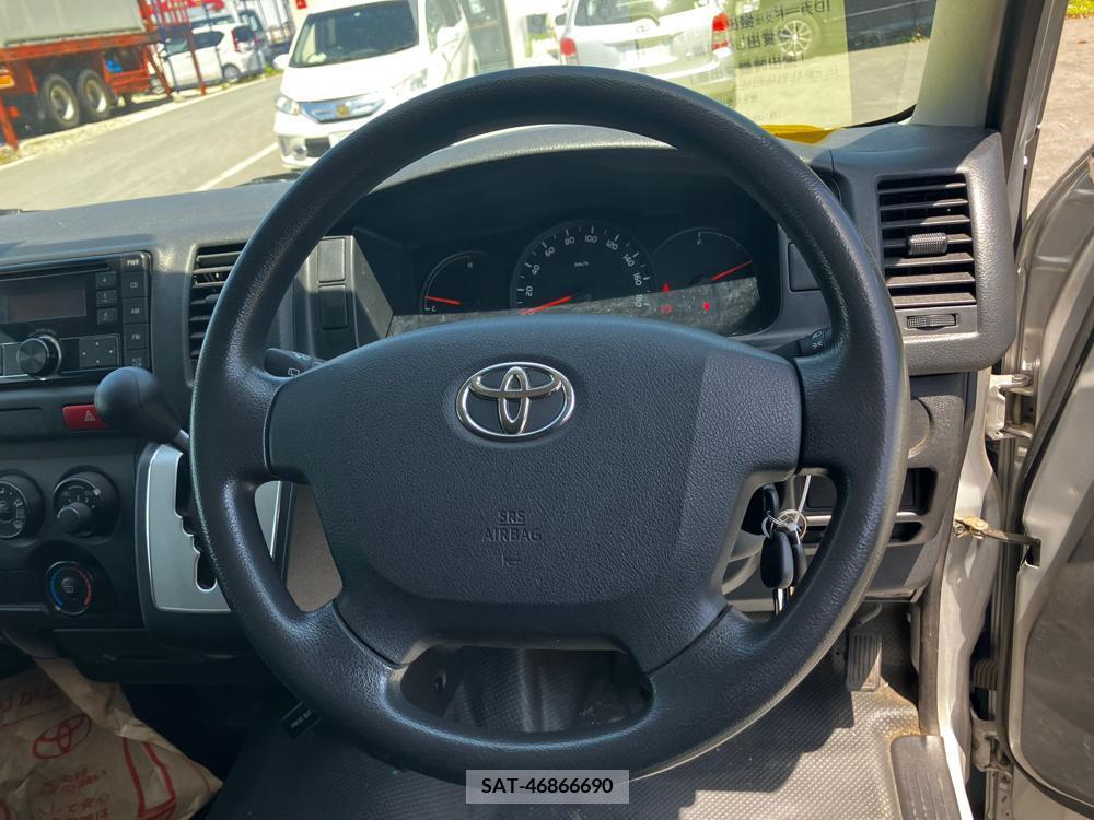 Toyota HIACE VAN 2017-05 258477-14