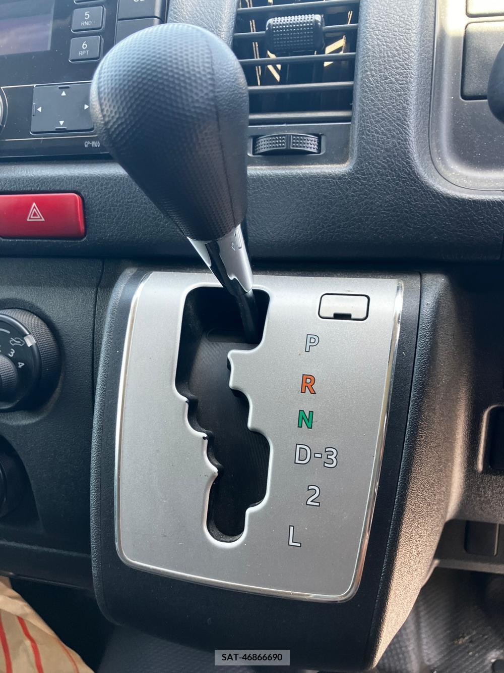 Toyota HIACE VAN 2017-05 258477-18