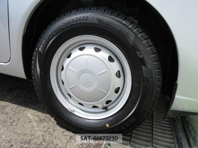 Nissan NOTE 2018-10 343596-18