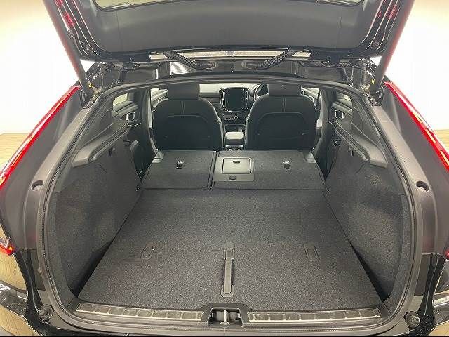 Volvo C40 2022-04 21318-10