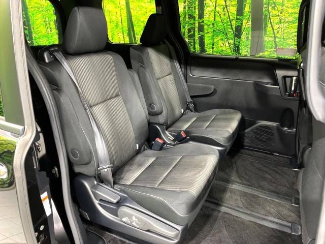 Toyota VOXY 2019-09 182384-9