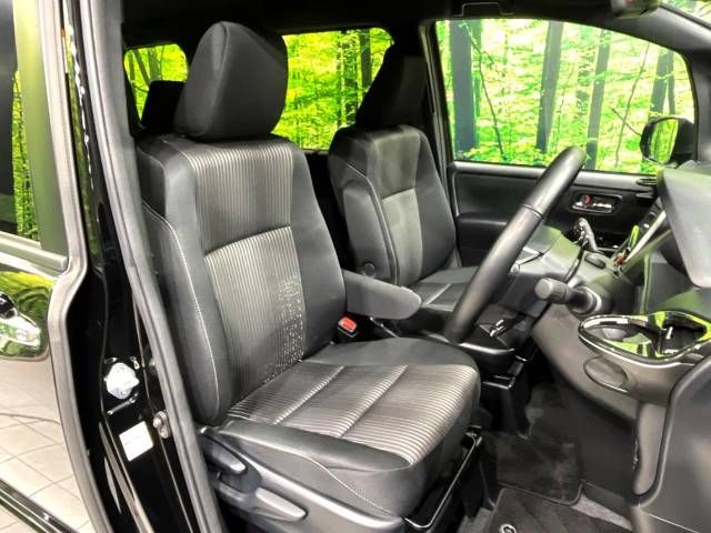 Toyota VOXY 2019-09 182384-8
