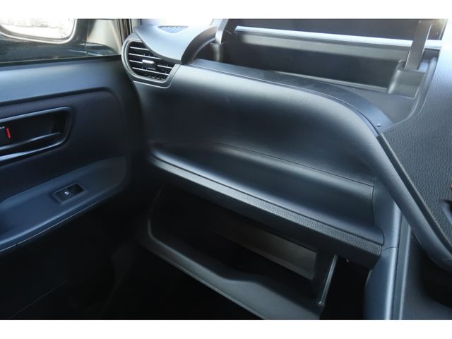 Toyota VOXY 2016-07 189653-15