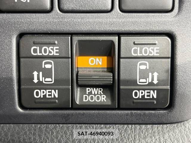 Toyota VOXY HYBRID 2018-04 384649-6