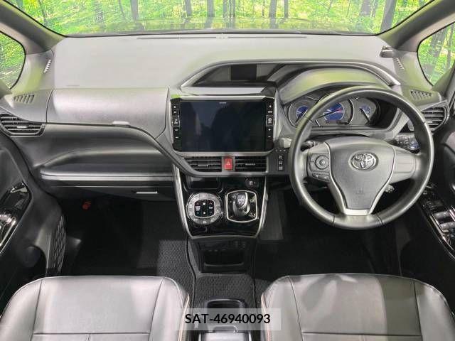 Toyota VOXY HYBRID 2018-04 384649-1
