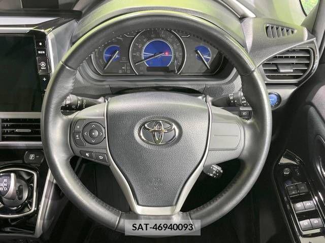 Toyota VOXY HYBRID 2018-04 384649-12