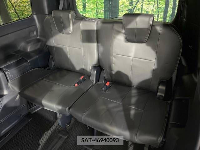 Toyota VOXY HYBRID 2018-04 384649-10