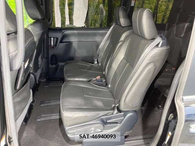 Toyota VOXY HYBRID 2018-04 384649-9