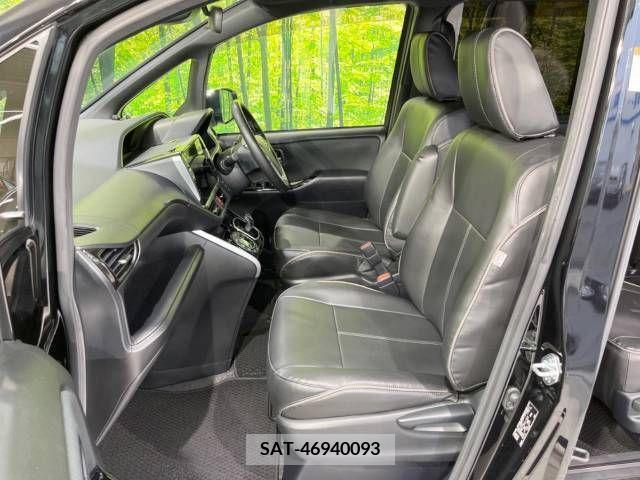 Toyota VOXY HYBRID 2018-04 384649-8