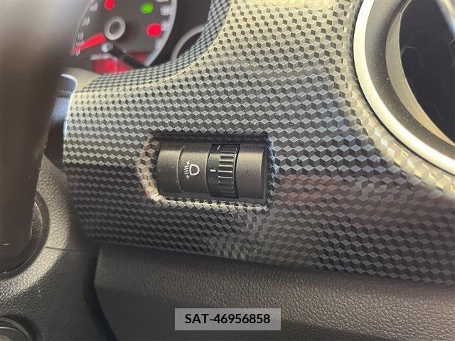 VolksWagen UP! 2017-12 214926-13