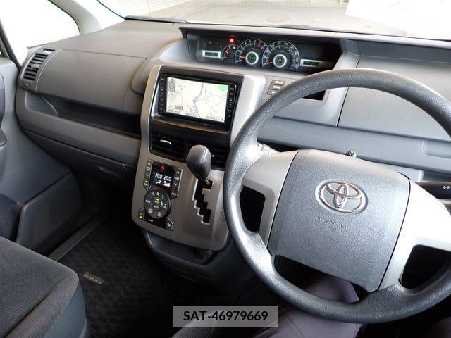 Toyota VOXY 2008-11 289256-13