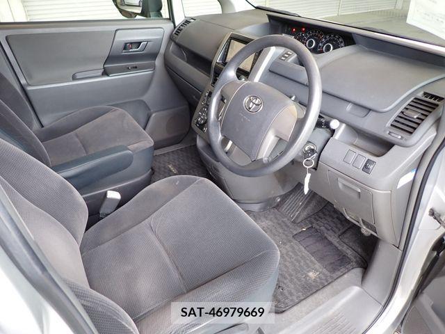 Toyota VOXY 2008-11 289256-1