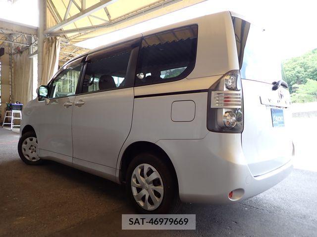 Toyota VOXY 2008-11 289256-2